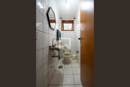 Casa de condomínio à venda com 150m², 3 quartos e 2 vagasLavabo externo