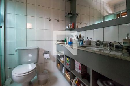 Casa de condomínio à venda com 150m², 3 quartos e 2 vagasBanheiro da Suíte