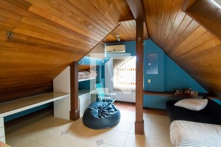 Casa de condomínio à venda com 150m², 3 quartos e 2 vagasSótão