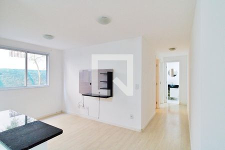 Sala de apartamento para alugar com 2 quartos, 45m² em Jardim Elizabete, Taboão da Serra