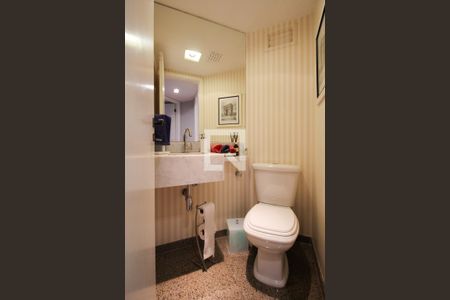 Lavabo  de apartamento para alugar com 4 quartos, 142m² em Itaim Bibi, São Paulo