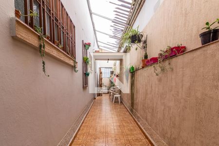 Casa à venda com 129m², 2 quartos e 2 vagas Casa à venda com 129m², 2 quartos e 2 vagasCorredor