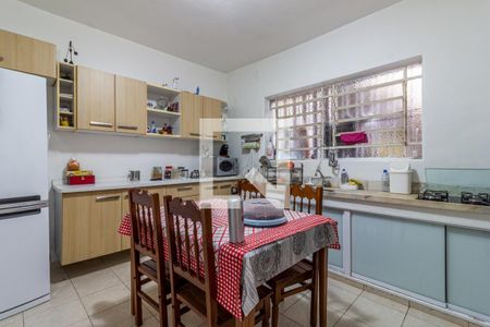 Casa à venda com 129m², 2 quartos e 2 vagas Casa à venda com 129m², 2 quartos e 2 vagasCozinha
