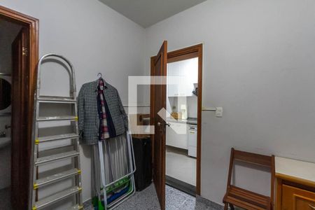 Casa à venda com 380m², 4 quartos e 5 vagasQuarto de serviço