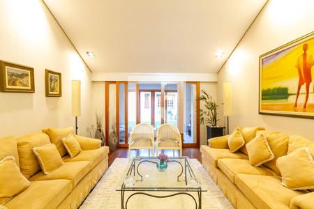 Casa à venda com 380m², 4 quartos e 5 vagasSala de estar
