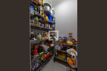 Casa à venda com 380m², 4 quartos e 5 vagasDespensa