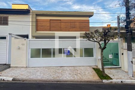 Casa à venda com 380m², 4 quartos e 5 vagasFachada