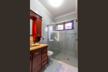 Casa à venda com 380m², 4 quartos e 5 vagasBanheiro da suíte 1