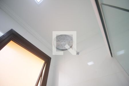 Apartamento à venda com 200m², 4 quartos e 4 vagasChuveiro