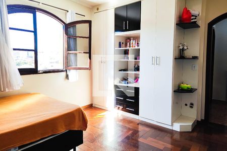 Casa à venda com 353m², 4 quartos e 4 vagas Casa à venda com 353m², 4 quartos e 4 vagasQuarto 3