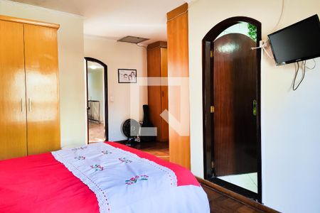 Casa à venda com 353m², 4 quartos e 4 vagas Casa à venda com 353m², 4 quartos e 4 vagasSuíte