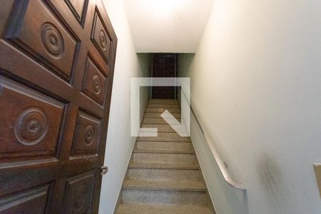 Casa à venda com 290m², 2 quartos e 3 vagas Casa à venda com 290m², 2 quartos e 3 vagasEntrada