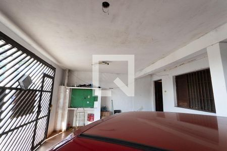 Casa à venda com 290m², 2 quartos e 3 vagas Casa à venda com 290m², 2 quartos e 3 vagasGaragem