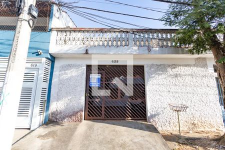 Casa à venda com 290m², 2 quartos e 3 vagas Casa à venda com 290m², 2 quartos e 3 vagasFachada