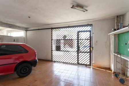Casa à venda com 290m², 2 quartos e 3 vagas Casa à venda com 290m², 2 quartos e 3 vagasGaragem