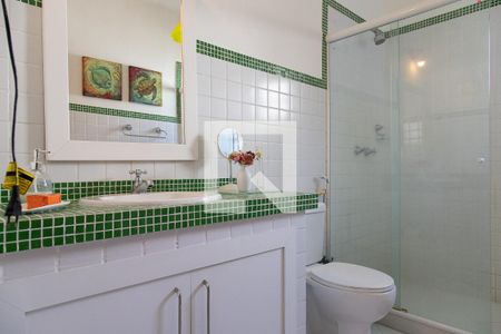 Casa de condomínio para alugar com 300m², 3 quartos e 2 vagas Casa de condomínio para alugar com 300m², 3 quartos e 2 vagasBanheiro da suíte 2