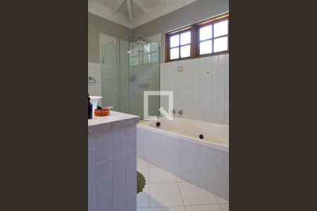 Casa de condomínio para alugar com 300m², 3 quartos e 2 vagas Casa de condomínio para alugar com 300m², 3 quartos e 2 vagasBanheiro da suíte 3