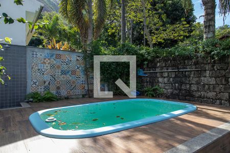 Casa de condomínio para alugar com 300m², 3 quartos e 2 vagas Casa de condomínio para alugar com 300m², 3 quartos e 2 vagasPiscina