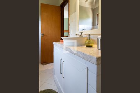 Casa de condomínio para alugar com 300m², 3 quartos e 2 vagas Casa de condomínio para alugar com 300m², 3 quartos e 2 vagasBanheiro da suíte 3