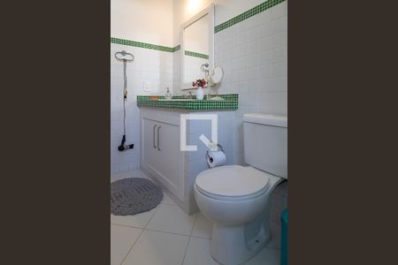 Casa de condomínio para alugar com 300m², 3 quartos e 2 vagas Casa de condomínio para alugar com 300m², 3 quartos e 2 vagasBanheiro da suíte 2