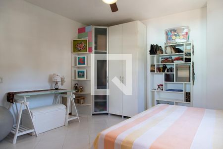 Casa de condomínio para alugar com 300m², 3 quartos e 2 vagas Casa de condomínio para alugar com 300m², 3 quartos e 2 vagasSuíte 2