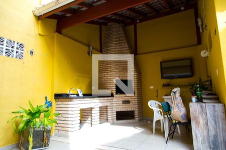 Casa à venda com 110m², 2 quartos e 2 vagas Casa à venda com 110m², 2 quartos e 2 vagasQuintal