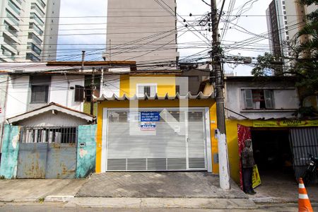 Casa à venda com 110m², 2 quartos e 2 vagas Casa à venda com 110m², 2 quartos e 2 vagasFachada