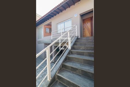 Casa à venda com 251m², 3 quartos e 5 vagas Casa à venda com 251m², 3 quartos e 5 vagasEscada
