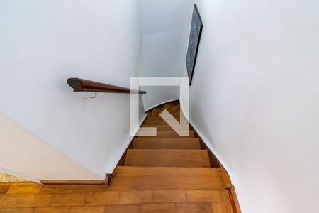 Casa à venda com 80m², 2 quartos e sem vaga Casa à venda com 80m², 2 quartos e sem vagaEscadas