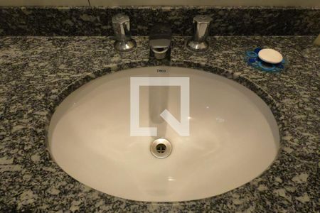 Apartamento à venda com 142m², 3 quartos e 2 vagas Apartamento à venda com 142m², 3 quartos e 2 vagasBanheiro da Suíte 1