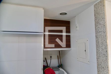 Apartamento à venda com 230m², 3 quartos e 2 vagas Apartamento à venda com 230m², 3 quartos e 2 vagasÁrea de Serviço