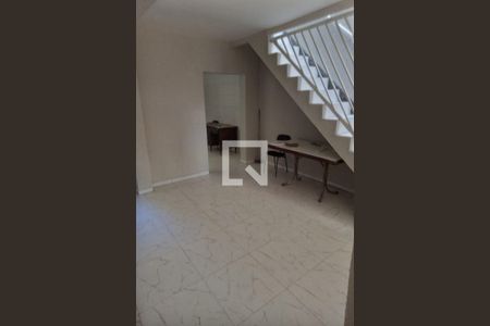 Casa à venda com 180m², 3 quartos e 2 vagas Casa à venda com 180m², 3 quartos e 2 vagasSala