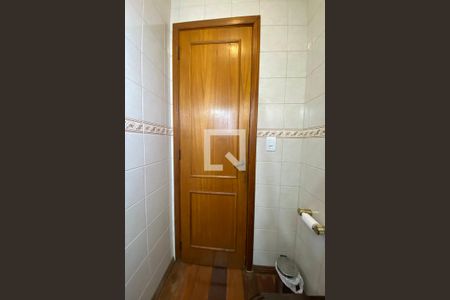 Casa à venda com 445m², 5 quartos e 6 vagasBanheiro Social