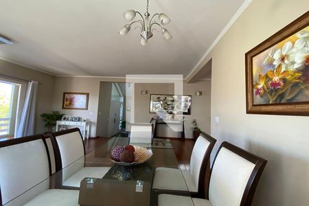 Casa à venda com 445m², 5 quartos e 6 vagasSala de Jantar