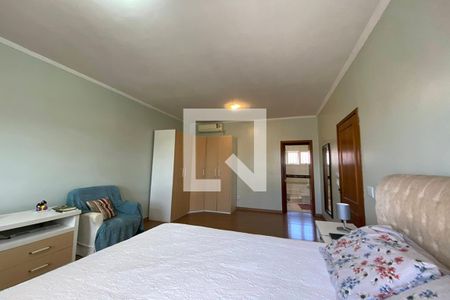 Casa à venda com 445m², 5 quartos e 6 vagasQuarto 4 - Suíte
