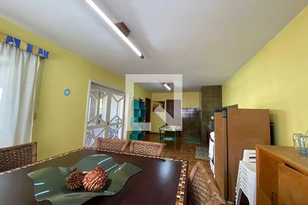 Casa à venda com 445m², 5 quartos e 6 vagasSalão de festas