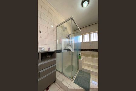 Casa à venda com 445m², 5 quartos e 6 vagasBanheiro da Suíte