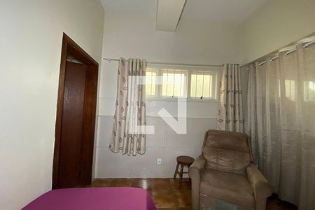 Casa à venda com 445m², 5 quartos e 6 vagasQuarto de Serviço