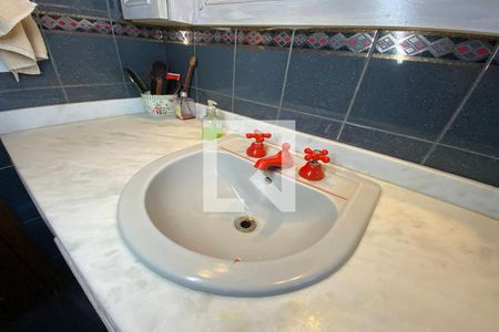 Casa à venda com 445m², 5 quartos e 6 vagasPia do Banheiro Social