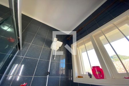 Casa à venda com 445m², 5 quartos e 6 vagasChuveiro do Banheiro Social