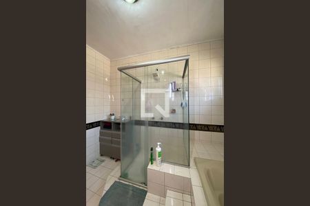 Casa à venda com 445m², 5 quartos e 6 vagasBanheiro da Suíte