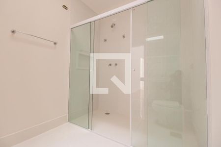 Casa de condomínio à venda com 470m², 5 quartos e 4 vagasBanheiro da Suíte 1