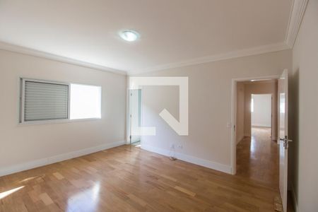 Casa de condomínio à venda com 470m², 5 quartos e 4 vagasSuíte 2