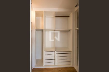 Casa de condomínio à venda com 470m², 5 quartos e 4 vagasCloset da suíte 4