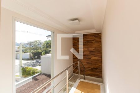 Casa de condomínio à venda com 470m², 5 quartos e 4 vagasEscada