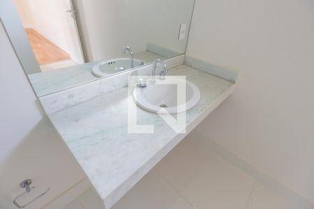 Casa de condomínio à venda com 470m², 5 quartos e 4 vagasDetalhe do Banheiro da Suite