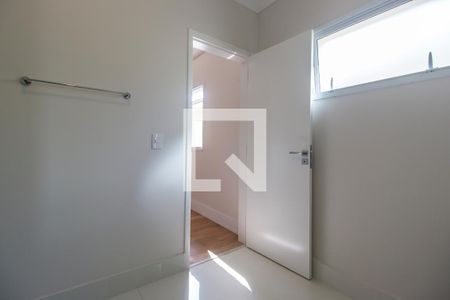 Casa de condomínio à venda com 470m², 5 quartos e 4 vagasBanheiro da Suíte 2