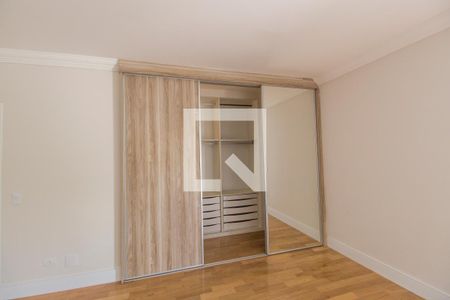 Casa de condomínio à venda com 470m², 5 quartos e 4 vagasCloset da suíte 4