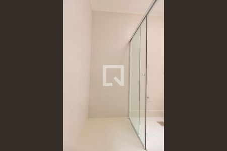 Casa de condomínio à venda com 470m², 5 quartos e 4 vagasBanheiro da Suíte 1