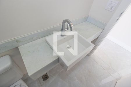 Casa de condomínio à venda com 470m², 5 quartos e 4 vagasDetalhe banheiro